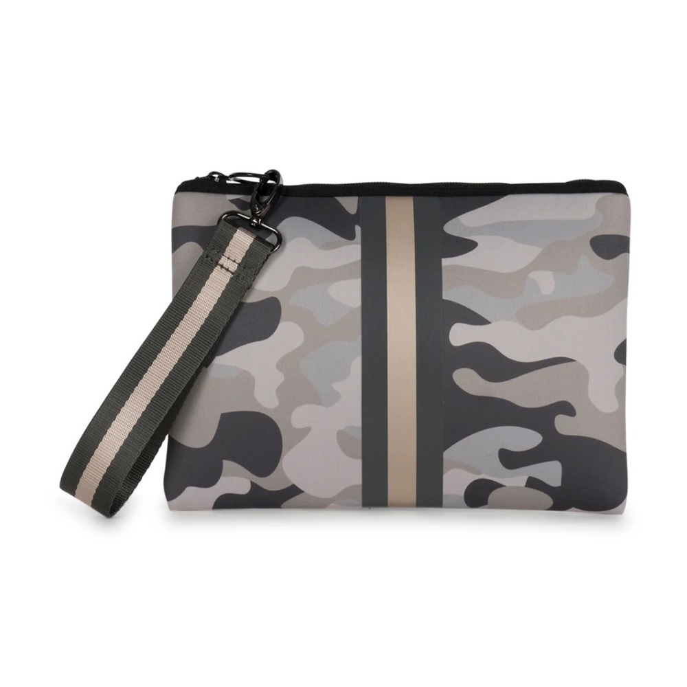 Beth Safari Clutch